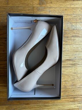 NUDE PLEASER